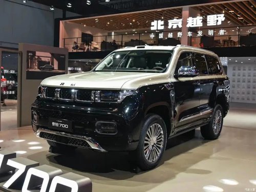 China Is Building Land Cruiser and Defender Lookalikes With Insane Specs