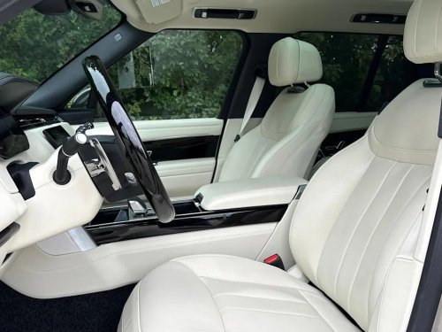 I Drove the Range Rover SE. It's a Like a Mountain Goat Dressed in Loro Piana