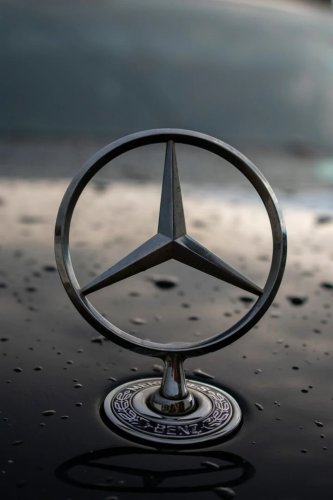 Mercedes, Mercedes Recalled 310,000 Cars Over a Rollaway Risk, and the Parking Brake Was Never the Problem
