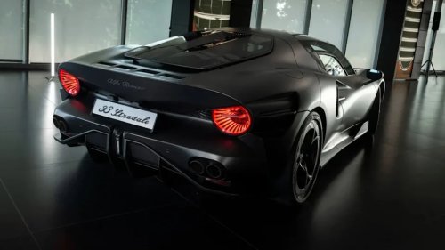 Alfa Romeo, Alfa Romeo Unveiled One-Off 33 Stradale Perla Nera — Looks Like An Italian Batmobile