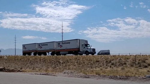 These States Allow Semi Trucks To Pull Three Trailers