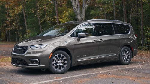 Chrysler Recalls America’s Only Plug-In Hybrid Minivan, Tells Owners To Park Outside