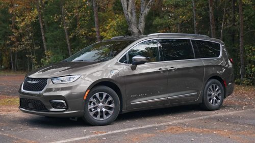 Chrysler Recalls America’s Only Plug-In Hybrid Minivan, Tells Owners To Park Outside