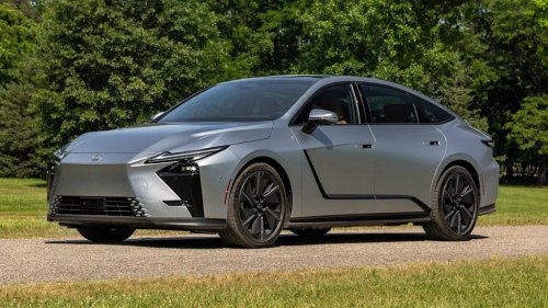 Tested: The Lexus ES500e Isn’t Built for Speed, Which Is Why We Love It