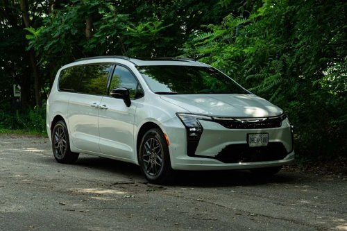 2027 Chrysler Pacifica Review: New Style, Same Tricks