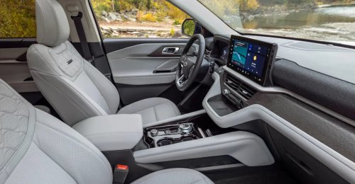 Ford Drops a Summer Explorer Lease Deal With a Free Maintenance Plan for July