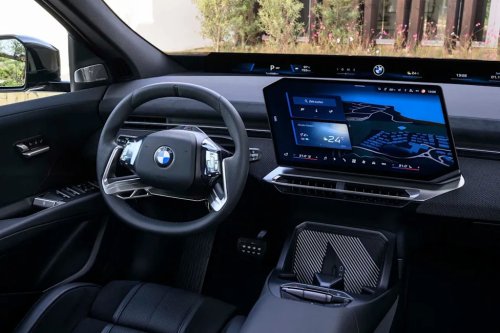 BMW, BMW Says Young People Are the Reason It Abandoned Buttons in Its Cars