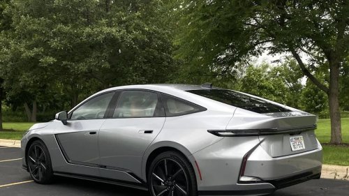 Lexus, Lexus IS, Lexus ES, The 2026 Lexus ES 500e is Better Than the Hybrid, and I Don’t Even Like EVs