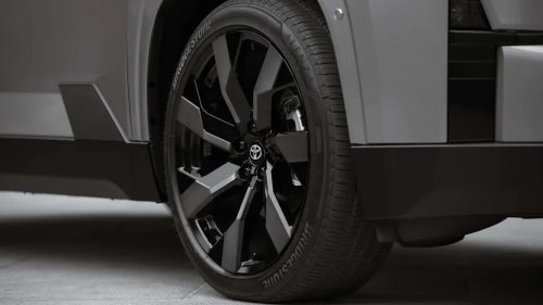 Toyota Delays 2027 Highlander EV As Demand For Gas Model Remains Robust
