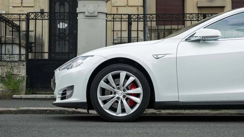 I Thought This 11-Year-Old Tesla Model S Would Feel Ancient. It Didn’t