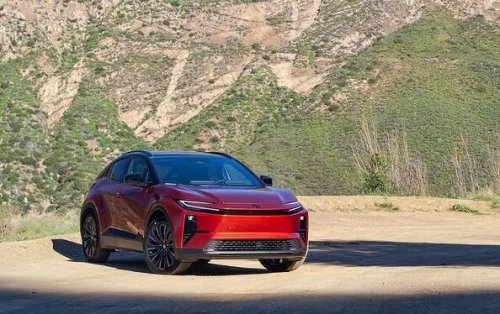 Toyota, Toyota Recalls 2026 Electric Crossovers Over Drive System Shutdown