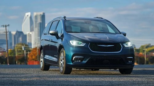 Chrysler Recalls America’s Only Plug-In Hybrid Minivan, Tells Owners To Park Outside