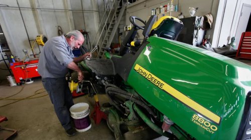 What Oil Should Be Used In A John Deere Riding Mower?