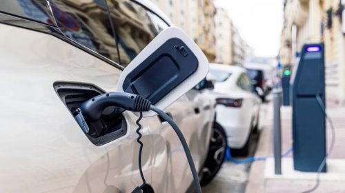 Can You Replace EV Batteries Yourself? 3 Reasons You Shouldn't Try It