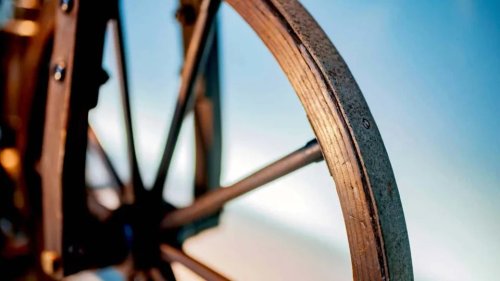 The World’s First Gas Motorcycle Was A Wooden Test Mule With Training Wheels