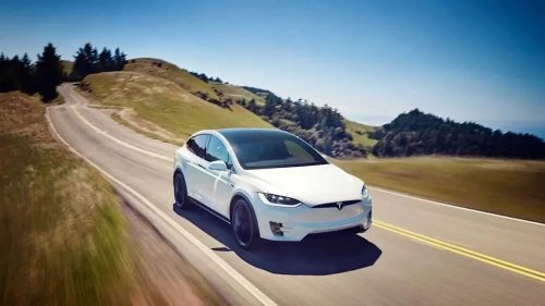 Tesla, Smart, A Man Has Warned That We Shouldn't Trust Tesla's Smart Summon Feature