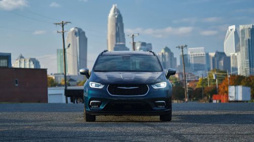 Chrysler Recalls America’s Only Plug-In Hybrid Minivan, Tells Owners To Park Outside