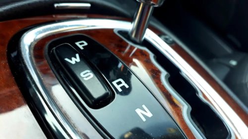 What Does W Mean On An Automatic Gear Shift Selector?