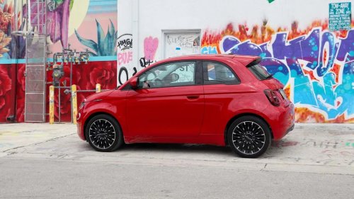 What's It Like To Live With A (Mostly) Free Fiat 500e For Two Years? These YouTubers Found Out