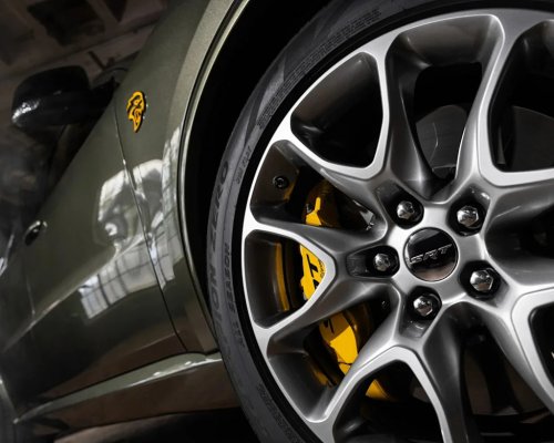 America’s Old-School Muscle SUV Just Reaffirmed Its Dark-Horse Status