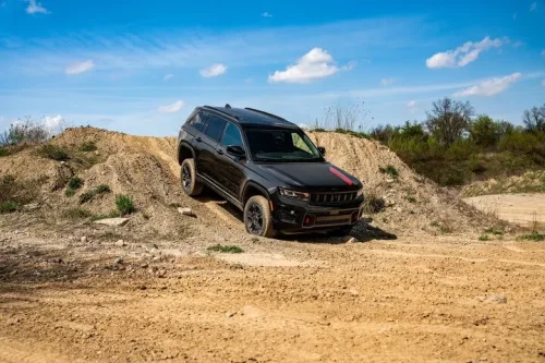 Jeep, Jeep Cherokee, Jeep Grand Cherokee, Jeep Brings Back Trailhawk and Overland Trims for 2027 Grand Cherokee