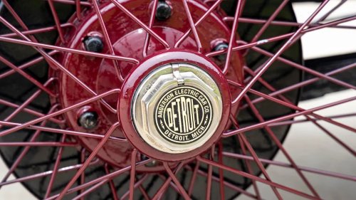 This 1918 Detroit Electric Is Powered by Modern Batteries, And It Actually Works