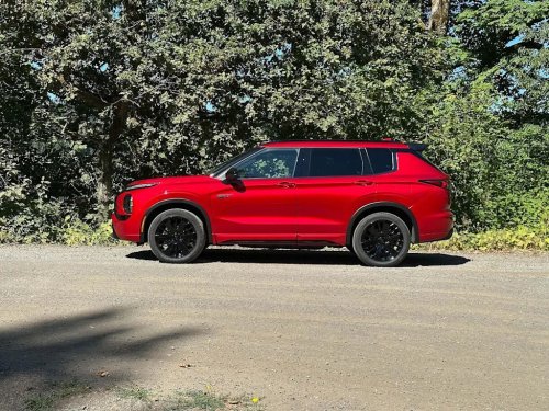 Mitsubishi, Mitsubishi Outlander, 2026 Mitsubishi Outlander Plug-In Hybrid: First Drive Review