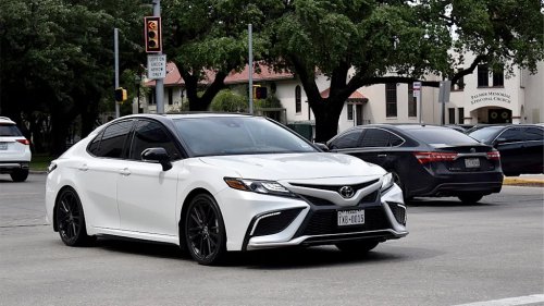 Toyota, Toyota recalls 655K Camrys globally over display defect that can knock out safety indicators