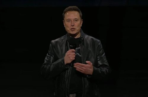 Tesla, Tesla CEO Musk Expects Expansion of Self-Driving Cars Without Monitors in 2026