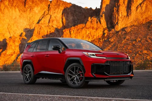 Toyota, Toyota RAV4, Hyundai, Hyundai Tucson, SUV, Toyota RAV4 vs. Hyundai Tucson, an Edmunds plug-in hybrid SUV comparison