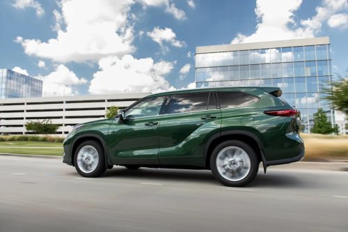 I Drove the 2026 Toyota Highlander. Should You Get One Before It Turns Electric?