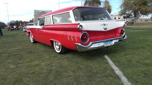 This 1959 Ford 2-Door Ranch Wagon Punches Like A '90s Mustang