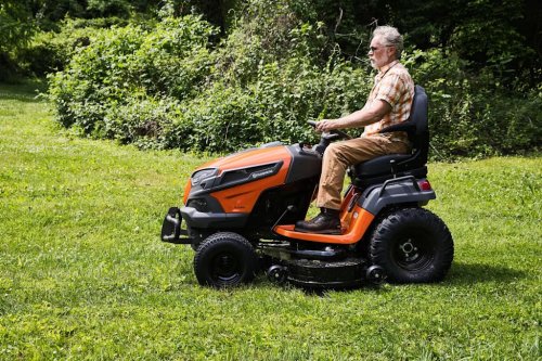 If You’re Choosing Between a Zero-Turn Mower and a Lawn Tractor, Get the Zero-Turn