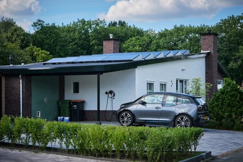 Rooftop solar has nowhere to go, so one homeowner wants EVs to soak up the excess