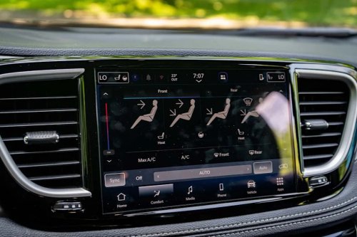 2027 Chrysler Pacifica Review: New Style, Same Tricks