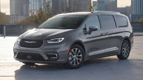Chrysler Recalls America’s Only Plug-In Hybrid Minivan, Tells Owners To Park Outside