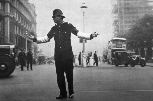 Chaos, hand signals and the 'code': Driving in 1950s London