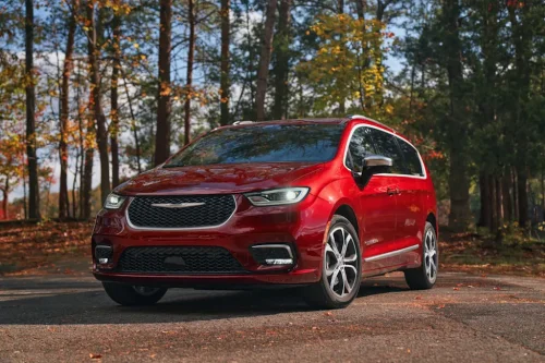 Toyota, Chrysler, Kia, Kia Carnival, Toyota Sienna Vs. Chrysler Pacifica Hybrid Vs. Kia Carnival: Which One Is The Most Fuel Efficient? There's One Clear Winner