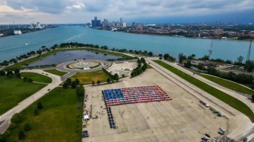 Chevrolet, 300 Chevrolet Corvettes Formed a Giant American Flag for Veterans