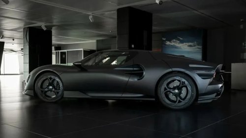 Alfa Romeo, Alfa Romeo Unveiled One-Off 33 Stradale Perla Nera — Looks Like An Italian Batmobile