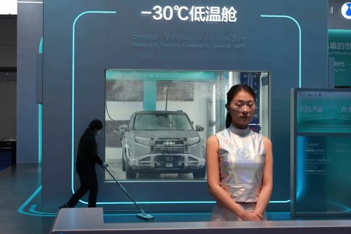 Chinese auto companies race ahead on EV technology, achieving 5-minute ultrafast charging