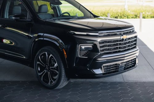 Chevy, Chevy Takes the Fancy High Country Treatment Even Higher and Debuts the Look on the 2027 Traverse