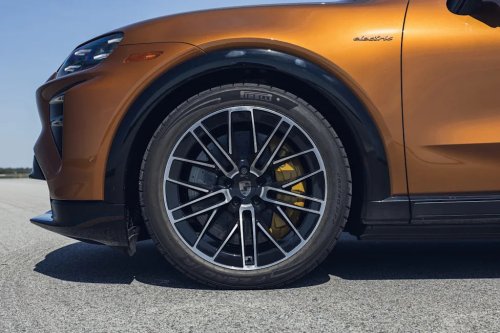 Porsche Cayenne Turbo Electric at the 0–150–0-MPH Speed Test 2026