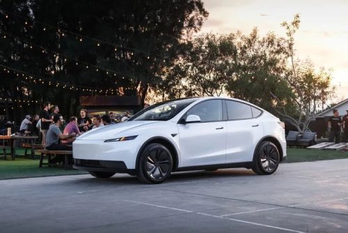Tesla, Tesla CEO Musk Expects Expansion of Self-Driving Cars Without Monitors in 2026