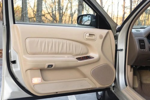 Nissan, Nissan Maxima, Infiniti, I Drove a 1999 Nissan Maxima, and It Felt More Like an Infiniti