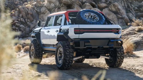 GMC’s New Hummer X Mid-Size EV Truck Concept Has Stackable Screens