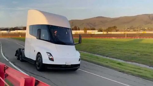 Tesla's Semi Has the Range. The Chargers Are the Problem