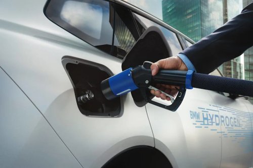 BMW’s Hydrogen X5 Could Fix Two Big Problems With EVs