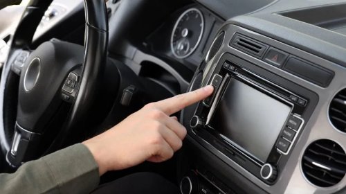 Here's How To Tell If Your Car Has A Blown Fuse, And Can You Still Drive With One?