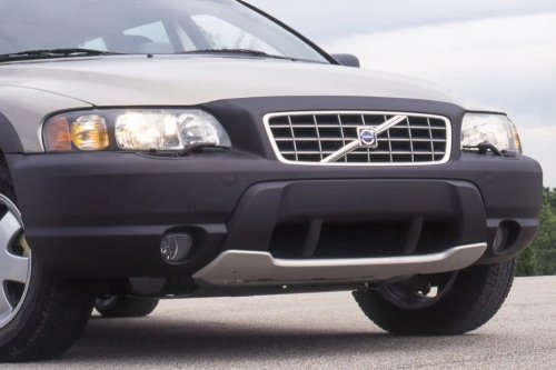Take a Closer Look at the 2001 Volvo V70 Cross Country (Photo Gallery)